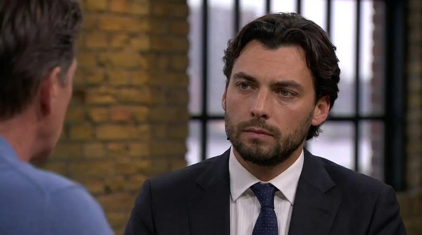Thierry Baudet zichtbaar geïrriteerd